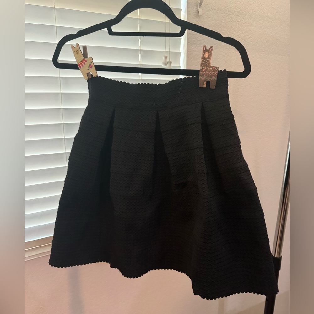 Express Black Mini Puff Skirt High Waisted With Scalloped Detail Size Medium